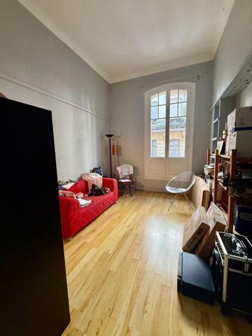 local professionnel de 131.57 m² avec cave en sous sol de 26.36 m²