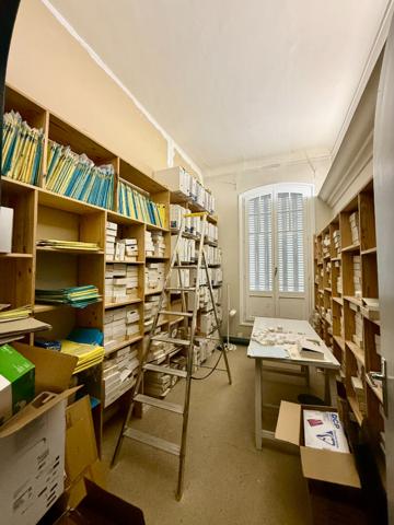 local professionnel de 131.57 m² avec cave en sous sol de 26.36 m²