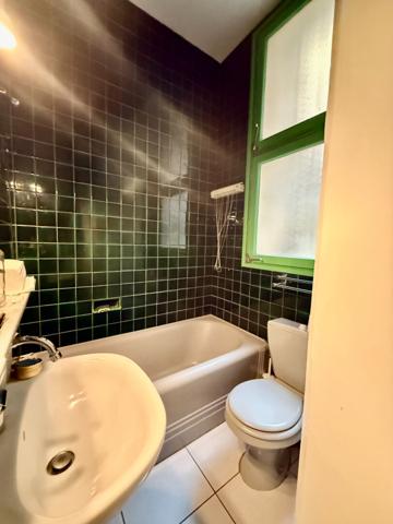 local professionnel de 131.57 m² avec cave en sous sol de 26.36 m²