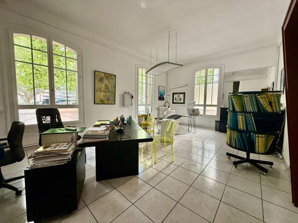 local professionnel de 131.57 m² avec cave en sous sol de 26.36 m²