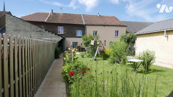 GRANDE MAISON AVEC CHAMBRES D'HOTES ET APPARTEMENT LOUE
Chambres d'hôtes avec une belle client...
