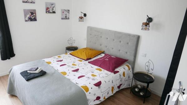 GRANDE MAISON AVEC CHAMBRES D'HOTES ET APPARTEMENT LOUE
Chambres d'hôtes avec une belle client...