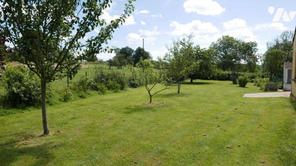GRANDE MAISON AVEC CHAMBRES D'HOTES ET APPARTEMENT LOUE
Chambres d'hôtes avec une belle client...