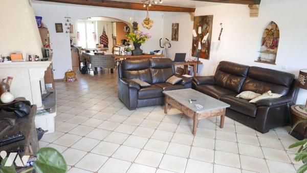 GRANDE MAISON AVEC CHAMBRES D'HOTES ET APPARTEMENT LOUE
Chambres d'hôtes avec une belle client...