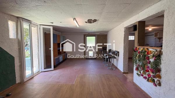 Bien rare sur le secteur : villa 4 chambres avec suite en rez-de-chaussée, piscine et sous-sol aménageable.
