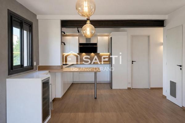 Bien rare sur le secteur : villa 4 chambres avec suite en rez-de-chaussée, piscine et sous-sol aménageable.