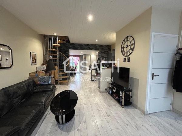 Amiens, Amiénoise avec jardin, 2 chambres, grand palier bureau.