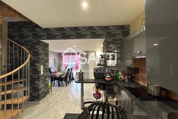 Amiens, Amiénoise avec jardin, 2 chambres, grand palier bureau.