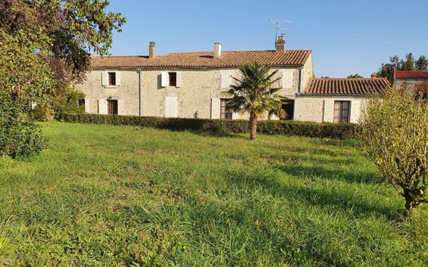 Maison à vendre    6 pièces •  Courçon