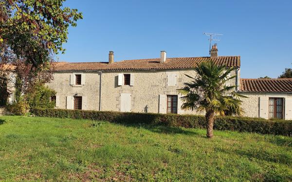 Maison à vendre    6 pièces •  Courçon