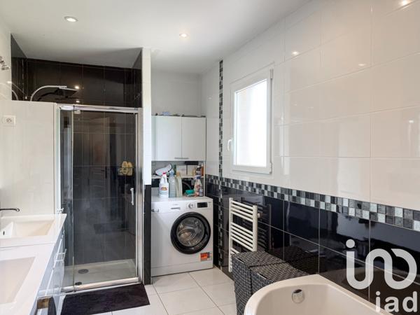 Maison à vendre 10 pièces 297 m² Saint-Genis-Laval