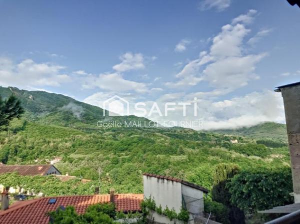 Appartement avec vue sur les montagnes.