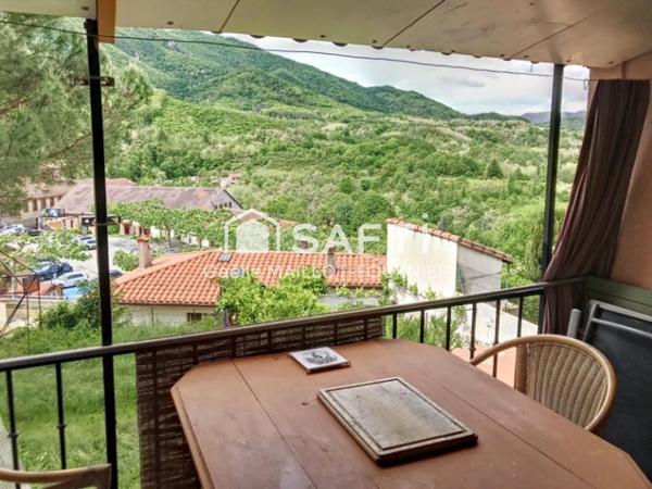 Appartement avec vue sur les montagnes.