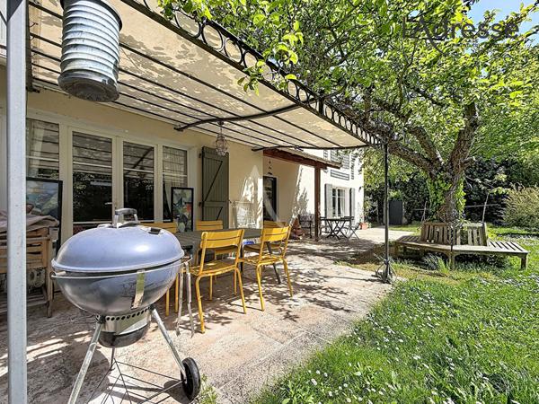 NANTERRE/ Maison 6 pièces 200 m² - Jardin/Terrasse 241m² - 3 Stationnements