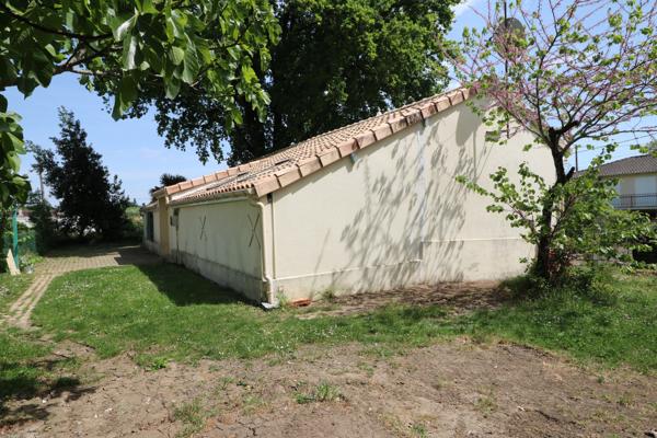 Maison De Village