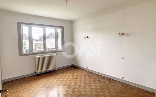 Maison à louer    4 pièces •  Terrasson-Lavilledieu