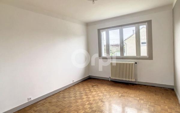 Maison à louer    4 pièces •  Terrasson-Lavilledieu