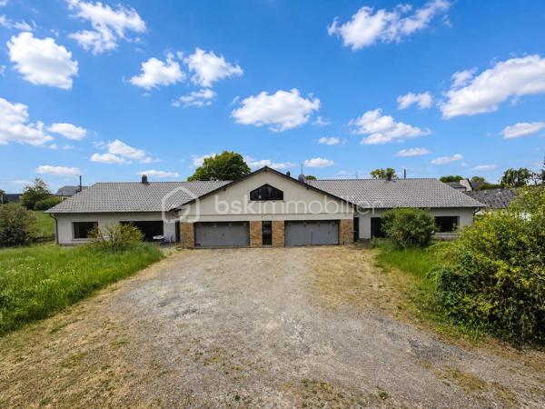 Située sur la commune de Harskirchen, cette propriété rare offre un fort potentiel sur un vaste terrain de 71,82 ares, idéal pour les amoureux d’espace, ou les investisseurs en quête d’un projet à valoriser.

La maison principale, de plain-pied, développe une surface généreuse de 320 m². Elle se distingue par ses volumes spacieux et sa configuration modulable, laissant entrevoir de nombreuses possibilités d’aménagement. Classée en D au diagnostic de performance énergétique, elle nécessite quelques travaux de rafraîchissement pour révéler tout son potentiel.

La toiture, refaite il y a une quinzaine d’années, est en excellent état, constituant un atout majeur pour ce type de bien. À l’étage, une dalle existante ainsi que des combles aménageables (jusqu'à 200m²) offrent des perspectives d’extension ou de transformation particulièrement intéressantes.

Une dépendance d’environ 80 m² complète l’ensemble, pouvant être exploitée en atelier, espace de stockage ou logement annexe selon vos besoins.

Ce bien présente une opportunité idéale pour un projet d’investissement : la configuration permet aisément la création de deux lots de plain-pied pouvant profiter un à projet bi-familial par exemple, tout en conservant de beaux espaces extérieurs.

Possibilité de créer une parcelle constructible indépendante de 17ares environ, à proximité immédiate de la maison.

Un bien aux multiples possibilités, à découvrir sans tarder pour concrétiser vos projets immobiliers.