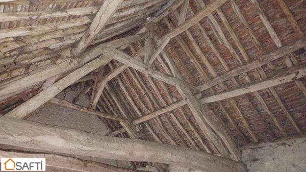Grange en pierre à rénover sur terrain arboré de plus de 1000m2 à 5 minutes de Beaune La Rolande