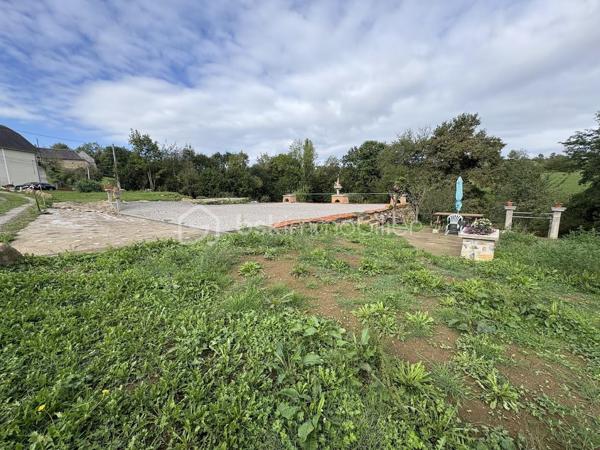 Venez découvrir ce beau terrain constructible de 3 042m² dans le joli village de Cieutat à 7 min de l'autoroute de Tournay, et 7 min de Bagnères de Bigorre

Terrain constructible, non viabilisé, tous les réseaux sont en bordures de terrain, bornage effectué, exposition sud ouest, analyse de sol en cours.
Ce lieu vous séduira par sa tranquillité et sa vue sur la nature, il se situe dans une petite rue du village non passante

Proche de toutes commodités avec marché traditionnel le jeudi, école primaire, arrêt de bus, de nombreuses associations tel que : Pétanque, sportive, comité des jeunes, comité de jumelage, les petits producteurs du marché, groupement pastoral, séniors et compagnie, mission Rock, ....
Ce charmant village se trouve à proximité de l'Abbaye de L'Escaladieu et du Château de Mauvezin, tous comme les stations de montagne avec Payolle et La Mongie

Venez faire construire votre maison dans ce village actif, et tourner vers l'avenir....
Surface : 3 042m²
Prix du bien : 47 000 €

A venir voir sans plus tarder !