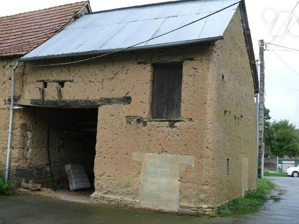 Au coeur d'un hameau situé à 10mn de l'axe Rennes/Saint Malo, maison à rénover offrant :
- au ...