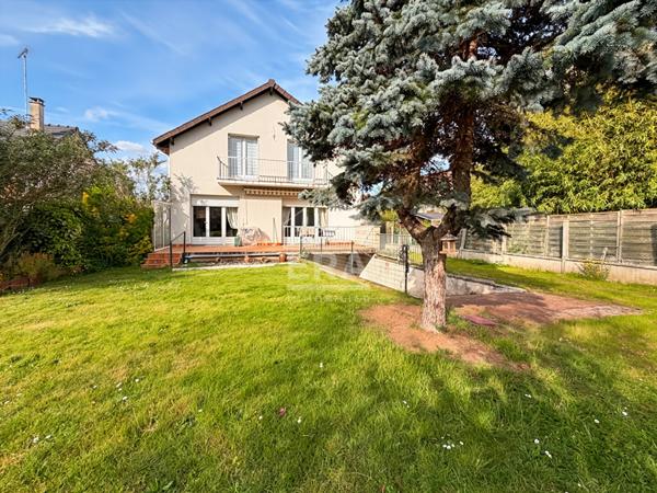 Maison centre ville 7 pièce(s) 5 chambres184 m2 sous-sol et dépendance