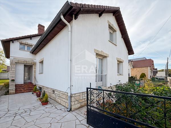 Maison centre ville 7 pièce(s) 5 chambres184 m2 sous-sol et dépendance