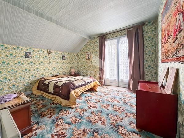 Maison centre ville 7 pièce(s) 5 chambres184 m2 sous-sol et dépendance