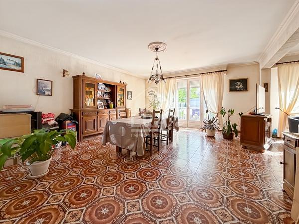 Maison centre ville 7 pièce(s) 5 chambres184 m2 sous-sol et dépendance