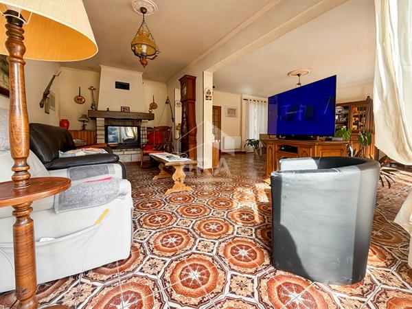 Maison centre ville 7 pièce(s) 5 chambres184 m2 sous-sol et dépendance