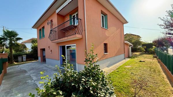 Tarbes .Maison six pièces sur deux niveaux divisible en deux appartements.