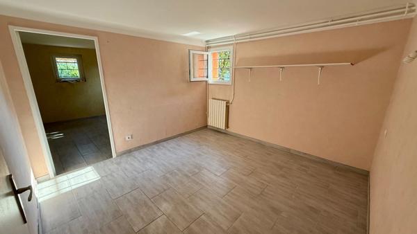 Tarbes .Maison six pièces sur deux niveaux divisible en deux appartements.
