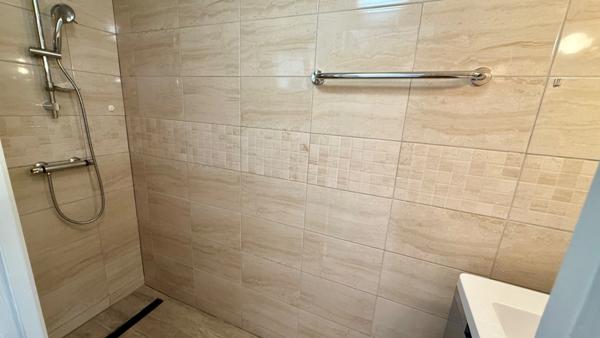 Tarbes .Maison six pièces sur deux niveaux divisible en deux appartements.