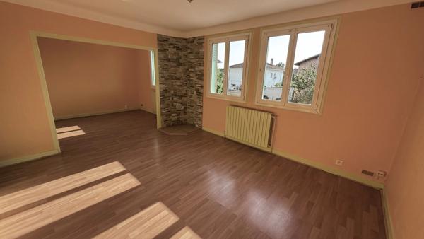 Tarbes .Maison six pièces sur deux niveaux divisible en deux appartements.