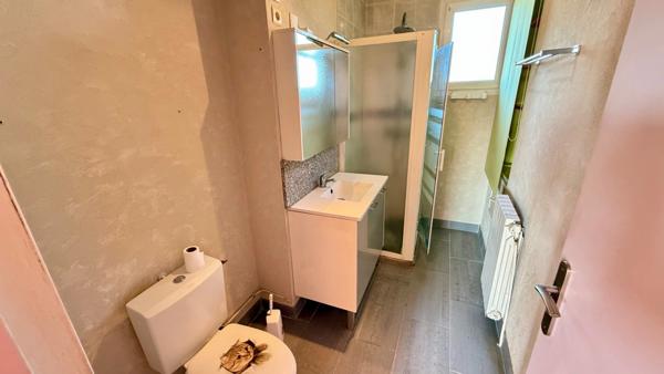 Tarbes .Maison six pièces sur deux niveaux divisible en deux appartements.