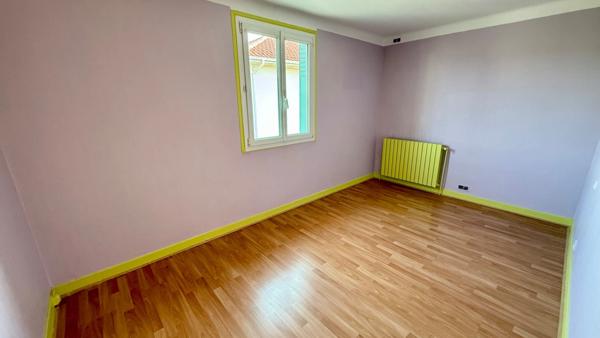 Tarbes .Maison six pièces sur deux niveaux divisible en deux appartements.