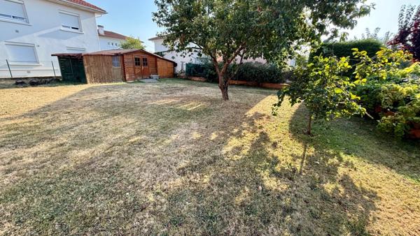 Tarbes .Maison six pièces sur deux niveaux divisible en deux appartements.