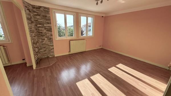 Tarbes .Maison six pièces sur deux niveaux divisible en deux appartements.