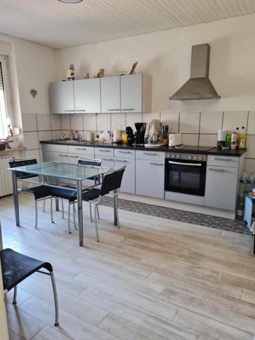 maison individuelle avec beau terrain et petite dépendance