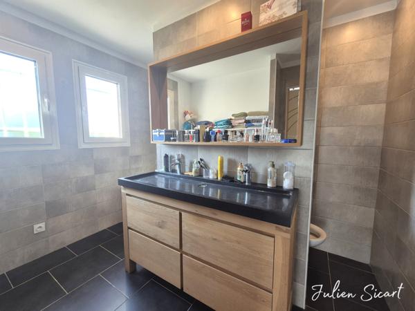 Villa 4 faces avec grand garage