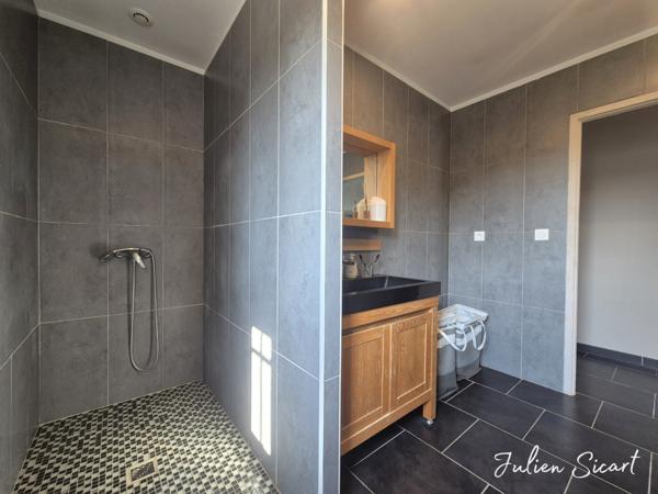 Villa 4 faces avec grand garage