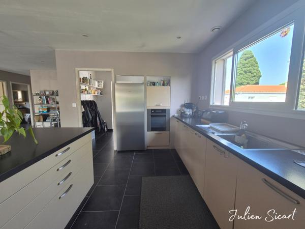 Villa 4 faces avec grand garage