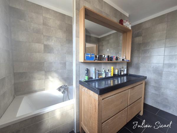 Villa 4 faces avec grand garage