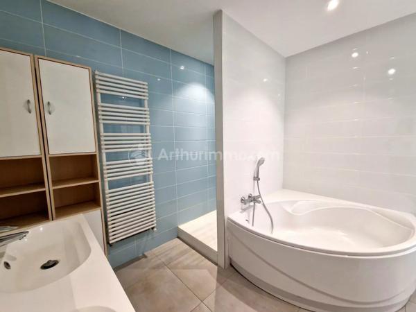 Location                                                      Appartement
                        
                     4 pièces                      131 m2                     à Clermont-Ferrand