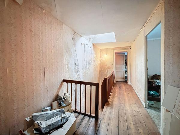 Maison à vendre à Rezé 10 pièces, 8 chambres secteur Pont-Rousseau avec fort potentiel