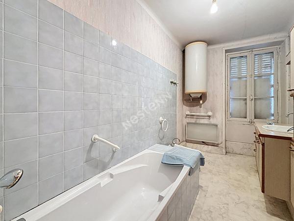 Maison à vendre à Rezé 10 pièces, 8 chambres secteur Pont-Rousseau avec fort potentiel