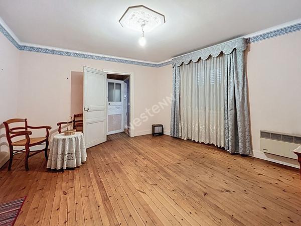 Maison à vendre à Rezé 10 pièces, 8 chambres secteur Pont-Rousseau avec fort potentiel