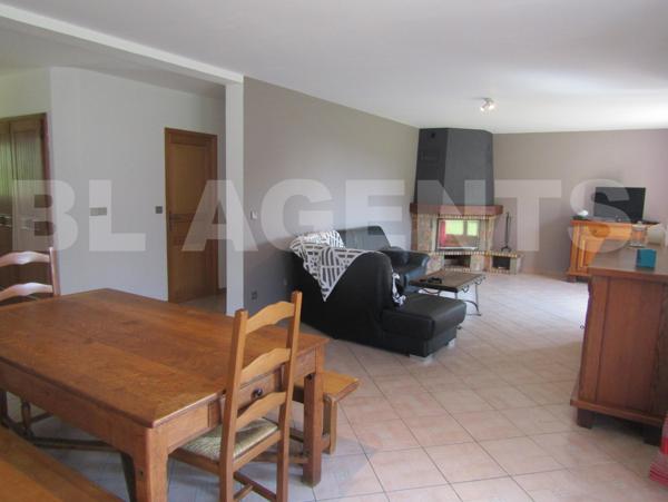 Pavillon traditionnel de 264m2 sur 15224m2 de terrain. 