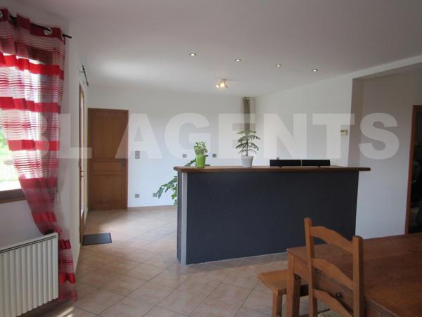 Pavillon traditionnel de 264m2 sur 15224m2 de terrain. 