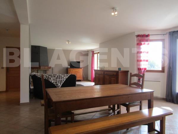 Pavillon traditionnel de 264m2 sur 15224m2 de terrain. 